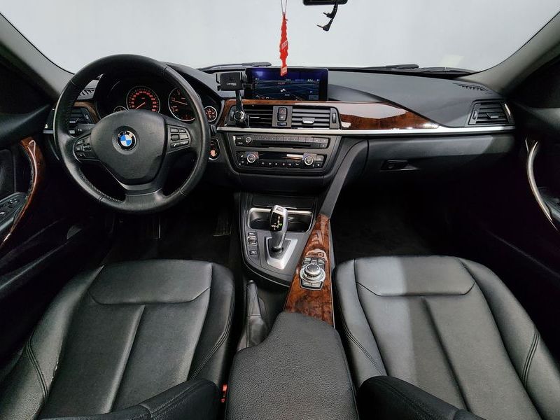 2012 BMW 3 Series 320d photo 7