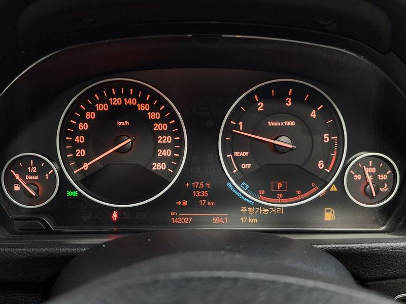2012 BMW 3 Series 320d photo 8