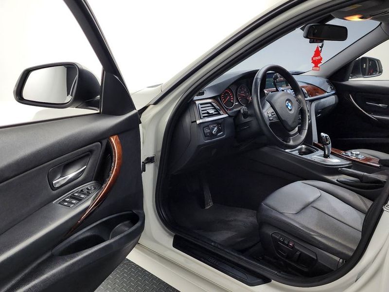 2012 BMW 3 Series 320d photo 10