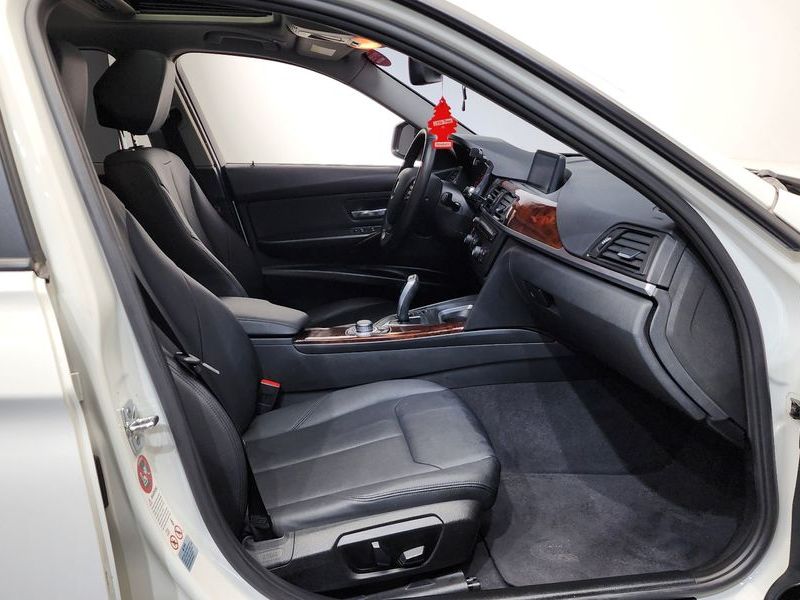2012 BMW 3 Series 320d photo 11