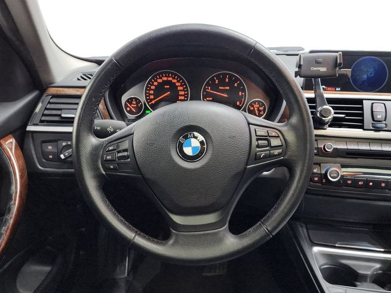 2012 BMW 3 Series 320d photo 12