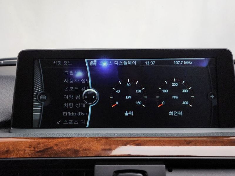 2012 BMW 3 Series 320d photo 16