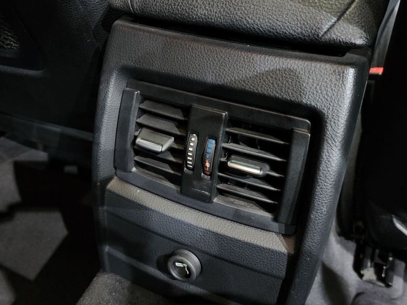 2012 BMW 3 Series 320d photo 19