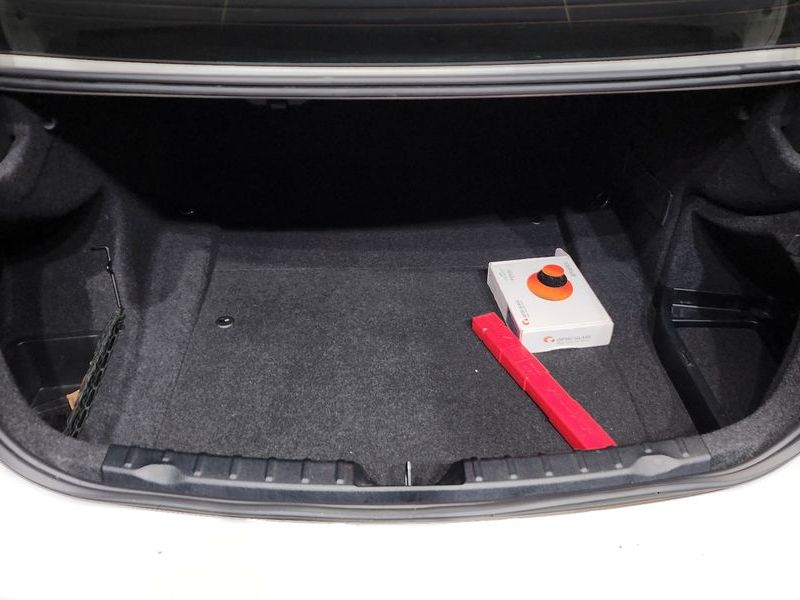 2012 BMW 3 Series 320d photo 20