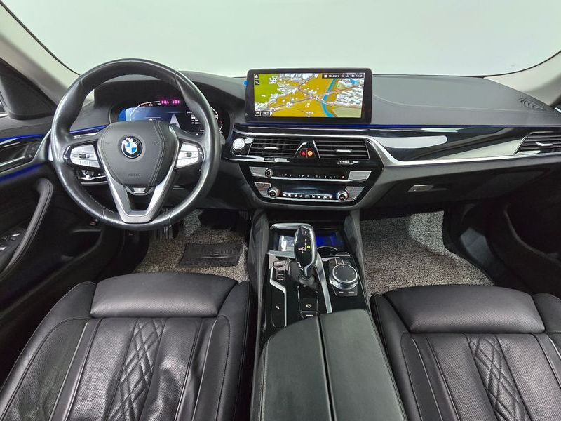 2021 BMW 5 Series 523d xDrive Luxury photo 7