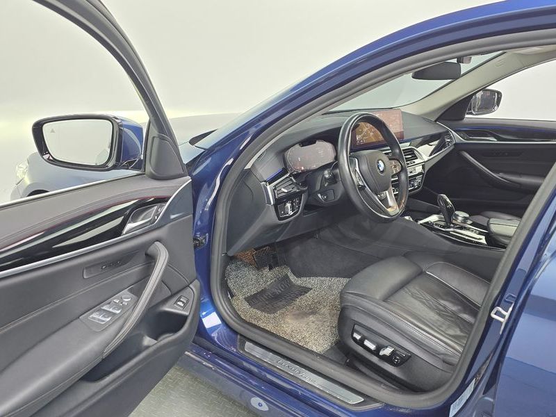2021 BMW 5 Series 523d xDrive Luxury photo 10