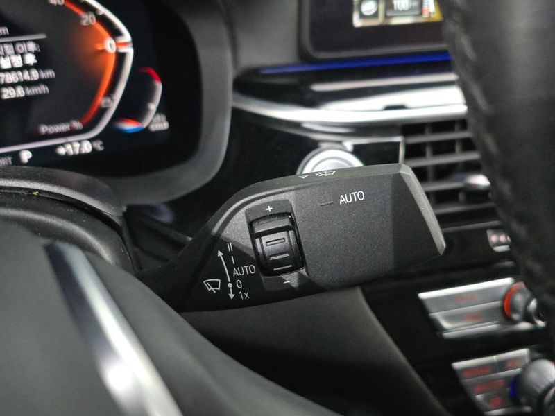 2021 BMW 5 Series 523d xDrive Luxury photo 18