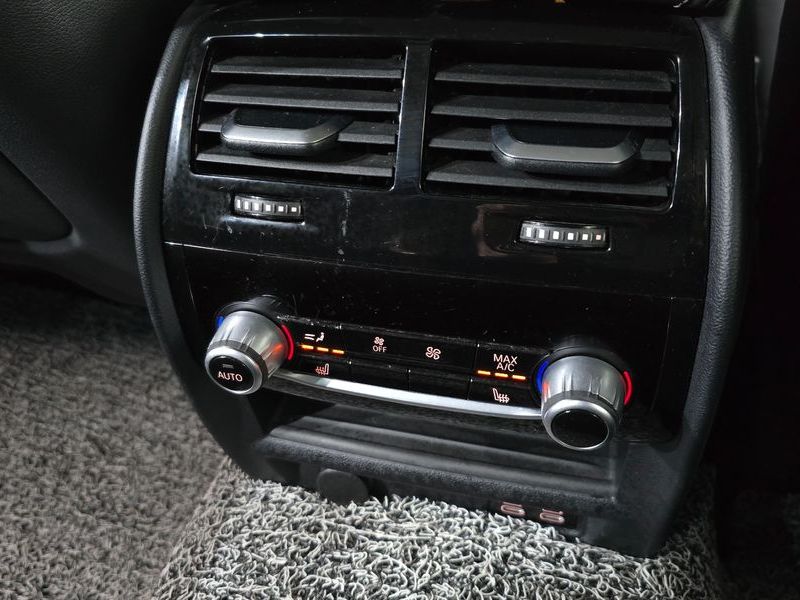 2021 BMW 5 Series 523d xDrive Luxury photo 19