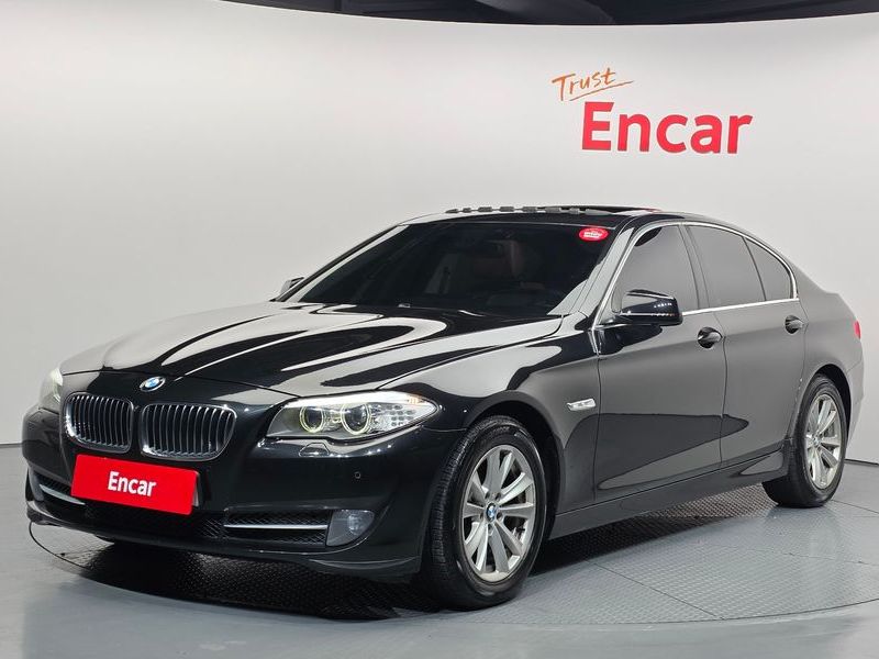 2012 BMW 5 Series 520d photo 1