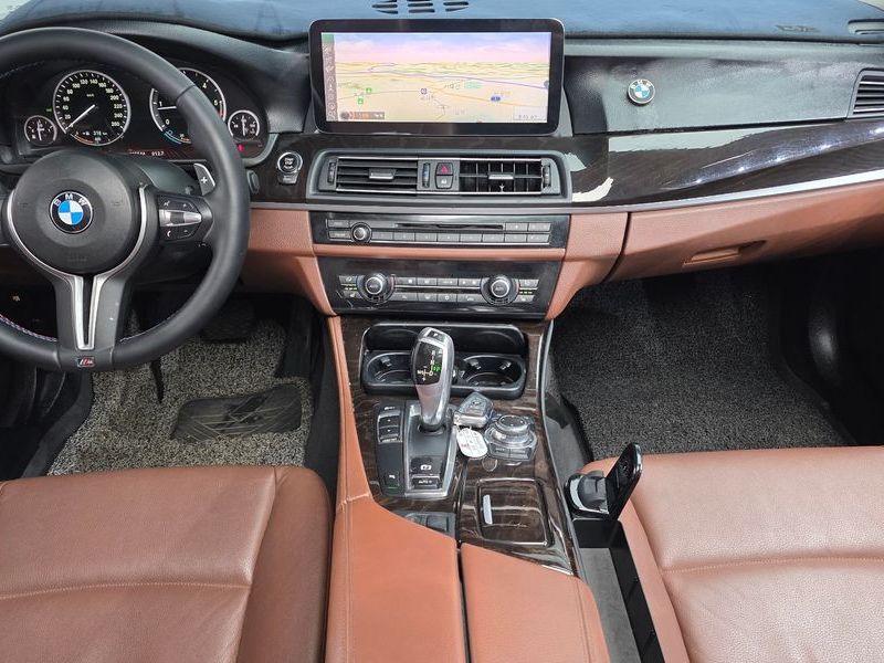 2012 BMW 5 Series 520d photo 7