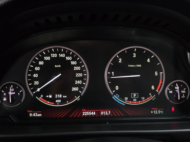 2012 BMW 5 Series 520d photo 8