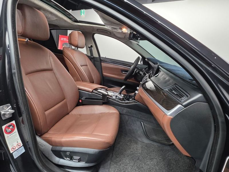 2012 BMW 5 Series 520d photo 10