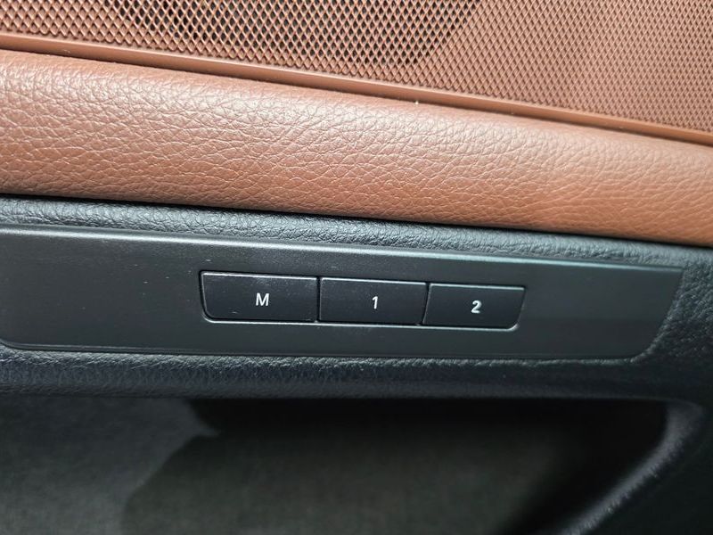 2012 BMW 5 Series 520d photo 14