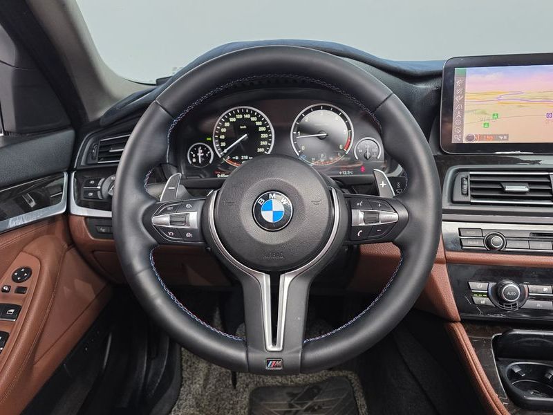 2012 BMW 5 Series 520d photo 15