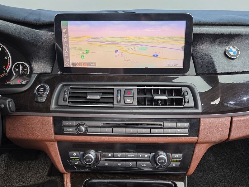 2012 BMW 5 Series 520d photo 16