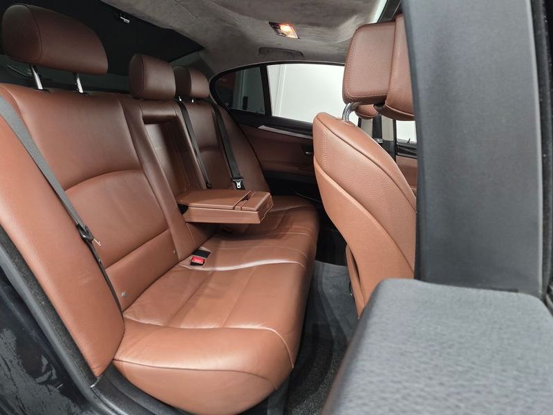 2012 BMW 5 Series 520d photo 19
