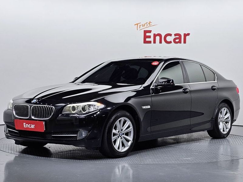 2013 BMW 5 Series 520d photo 1