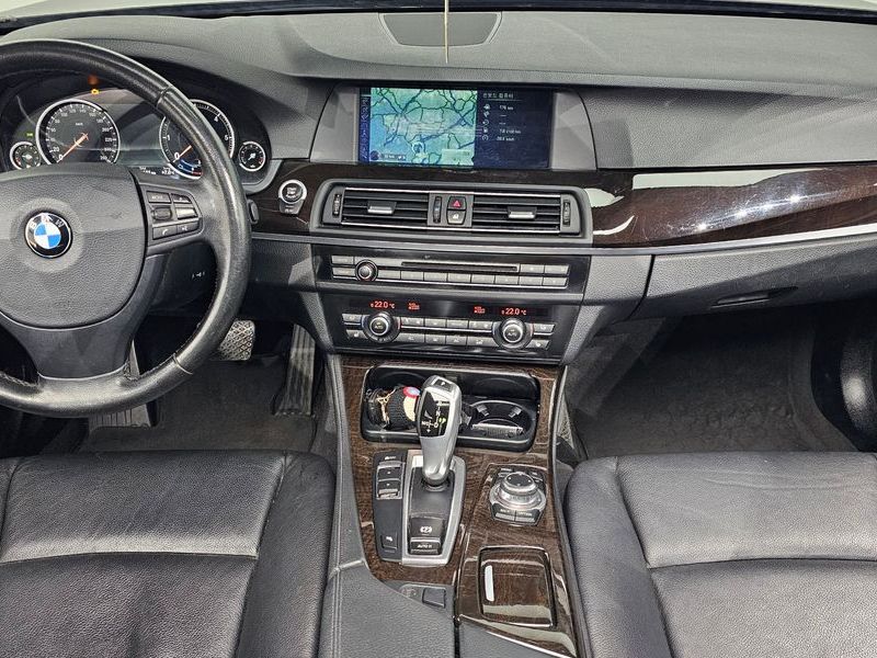 2013 BMW 5 Series 520d photo 7