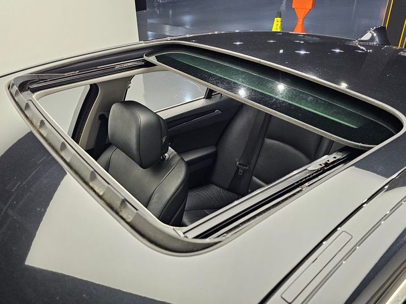 2013 BMW 5 Series 520d photo 18