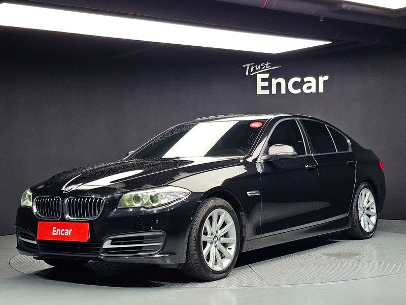 2014 BMW 5 Series 528i xDrive photo 1