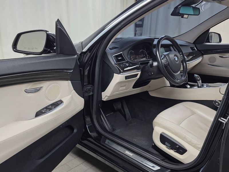 2016 BMW 5 Series GT 30d xDrive photo 10