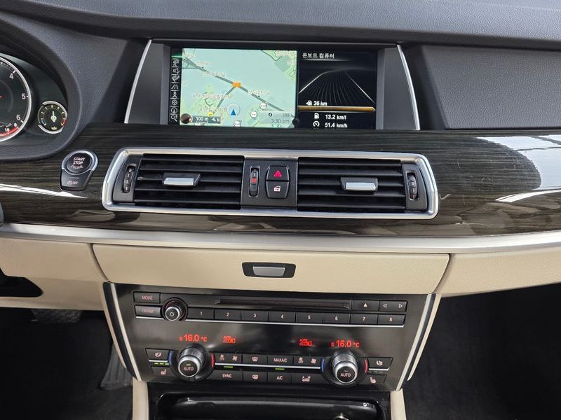 2016 BMW 5 Series GT 30d xDrive photo 16