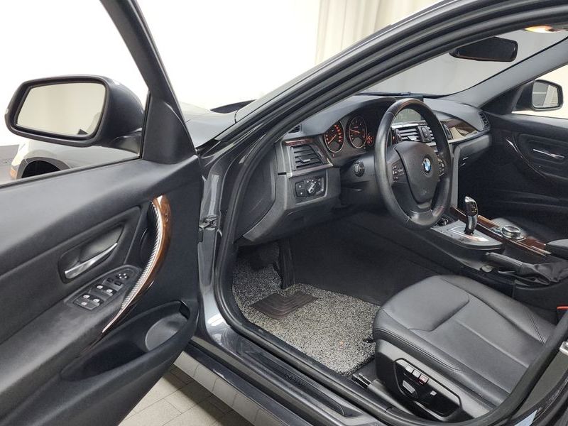 2014 BMW 3 Series 320d photo 10