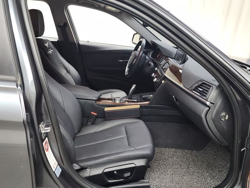 2014 BMW 3 Series 320d photo 11