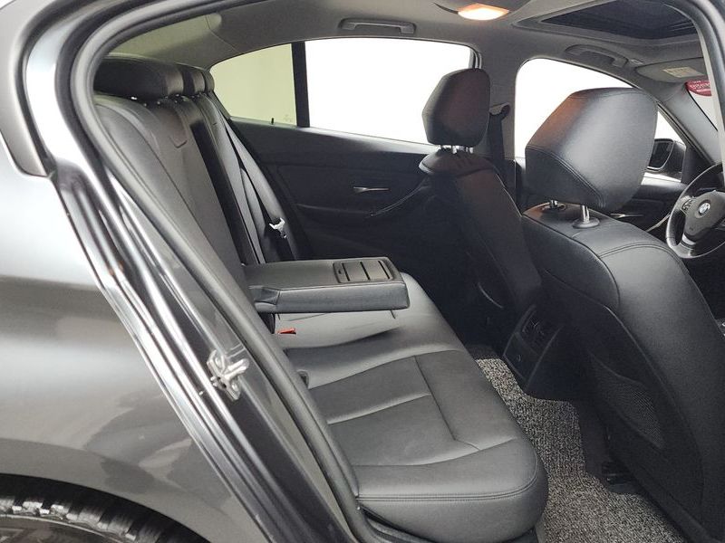 2014 BMW 3 Series 320d photo 12