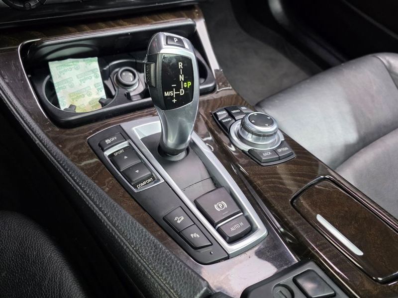 2013 BMW 5 Series 525d xDrive photo 9