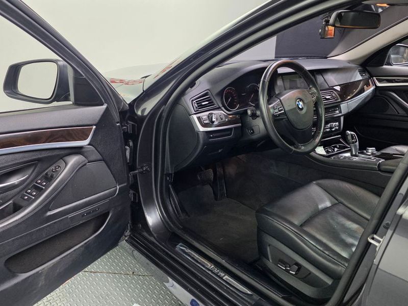 2013 BMW 5 Series 525d xDrive photo 10