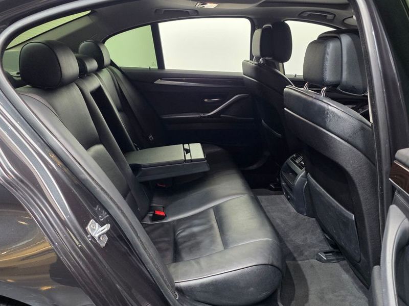 2013 BMW 5 Series 525d xDrive photo 12