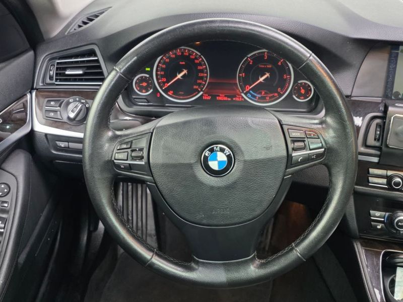 2013 BMW 5 Series 525d xDrive photo 13