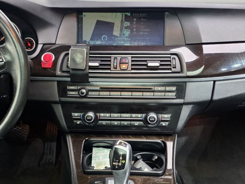 2013 BMW 5 Series 525d xDrive photo 14