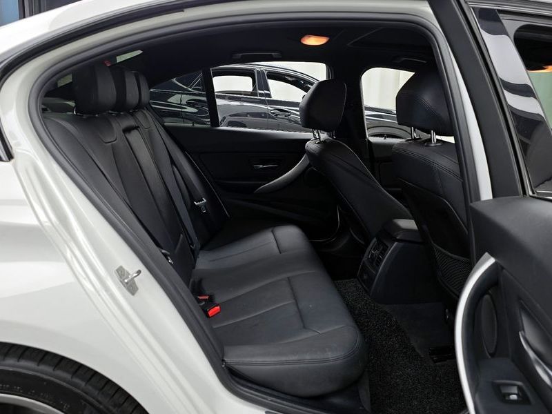 2015 BMW 3 Series 320d M Performence Edition photo 11