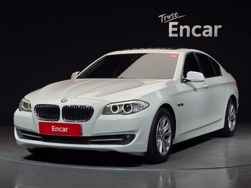 2012 BMW 5 Series 520d photo 1