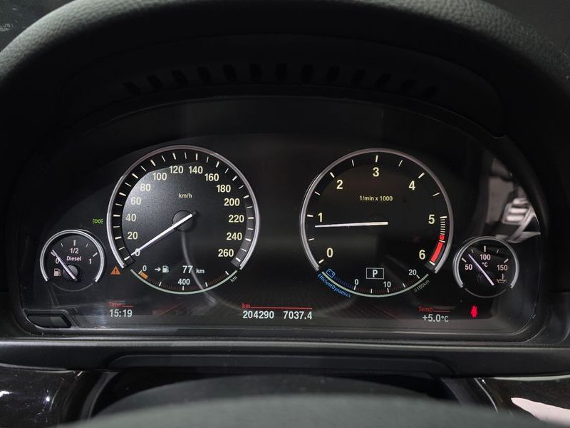 2012 BMW 5 Series 520d photo 8