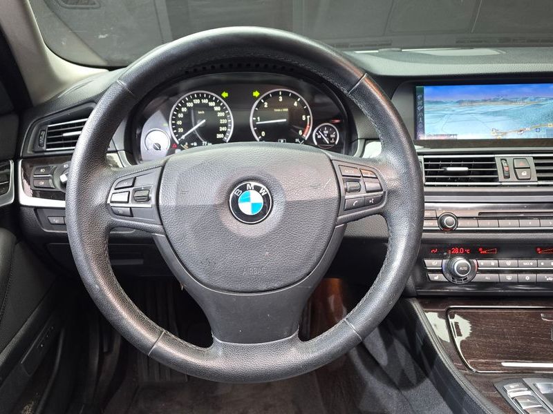 2012 BMW 5 Series 520d photo 14