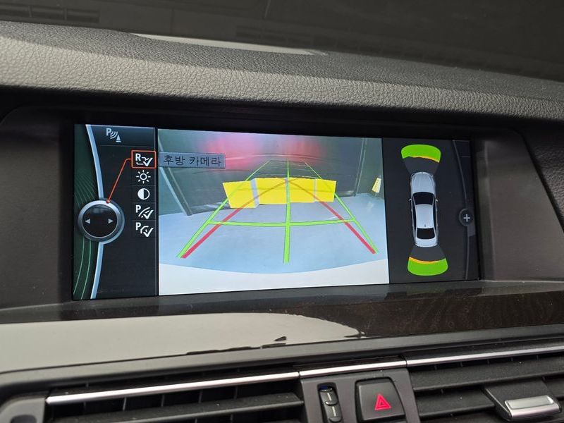2012 BMW 5 Series 520d photo 16