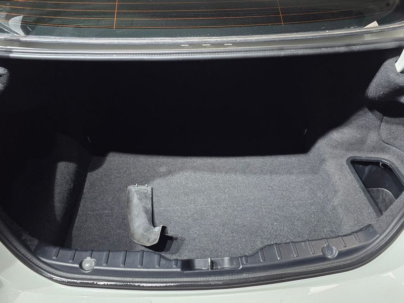 2012 BMW 5 Series 520d photo 20
