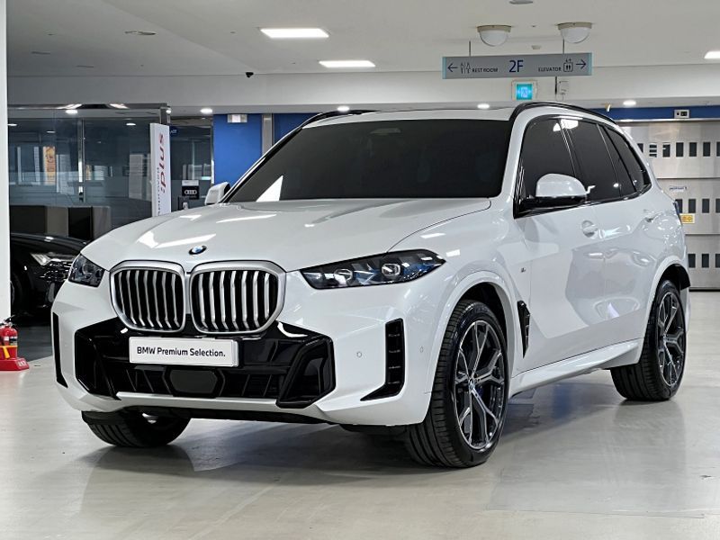 2026 BMW X5 xDrive 40i M Sport photo 1