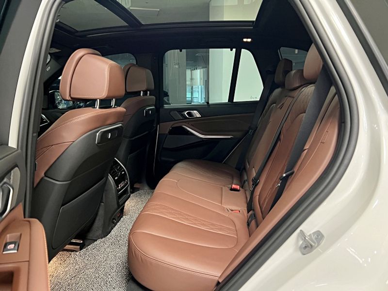 2026 BMW X5 xDrive 40i M Sport photo 11