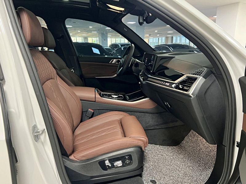 2026 BMW X5 xDrive 40i M Sport photo 12