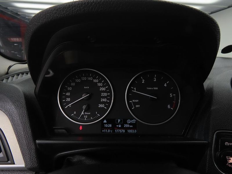2013 BMW 1 Series 118d Urban Pack1 5Dr photo 9