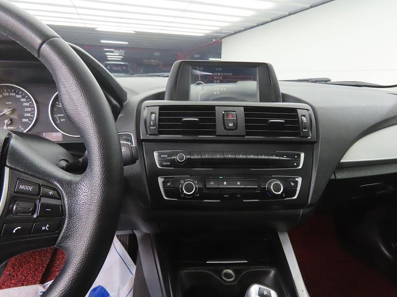 2013 BMW 1 Series 118d Urban Pack1 5Dr photo 10