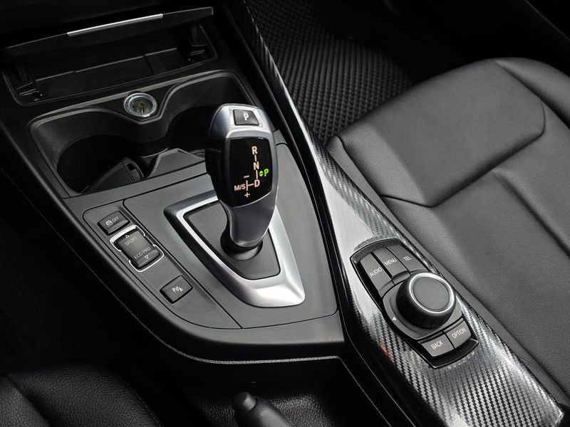 2014 BMW 1 Series 118d Urban Pack1 5Dr photo 9