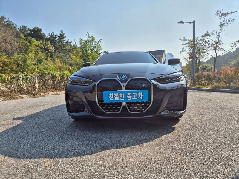 2022 BMW i4 eDrive40 M Sports photo 1