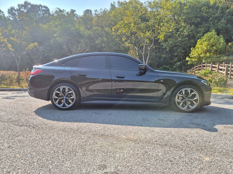 2022 BMW i4 eDrive40 M Sports photo 7