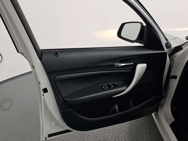 2018 BMW 1 Series 118d JOY 5DOOR photo 24