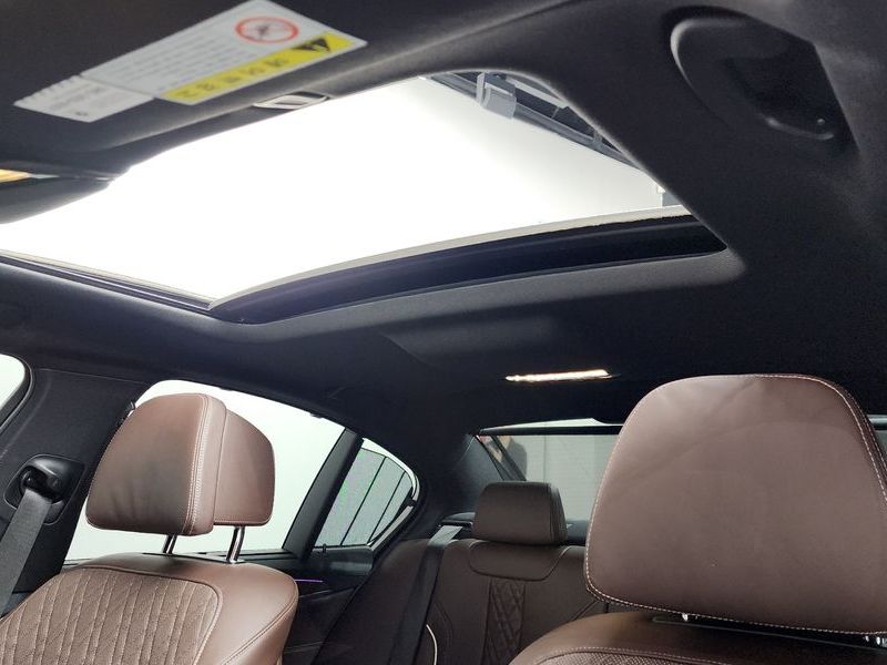 2019 BMW 5 Series 530i M Sport Package Plus photo 16
